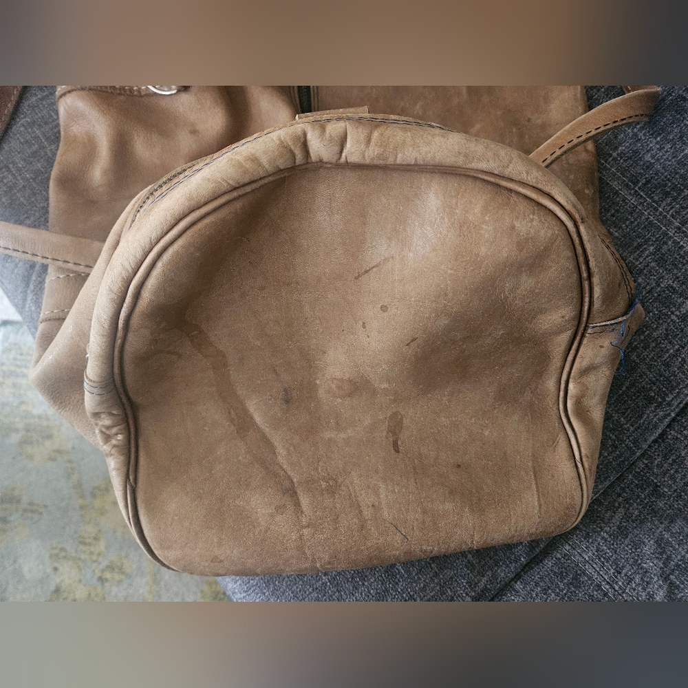 Vintage Light Tan Full Grain Leather Duffle Travel Bag. Unisex. - Picture 8 of 16